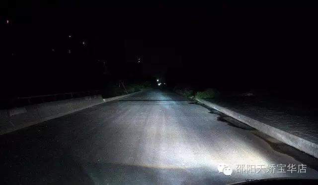 尤其是改過(guò)氙氣大燈的車(chē)主們，定期檢查電路，檢查火花塞是否積碳老化，這是很有必要的！